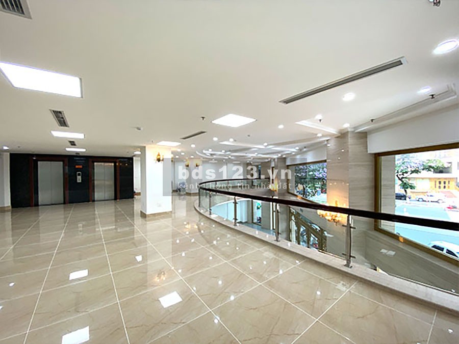 Cho Thuê Tòa Văn Phòng VIP 11 Tầng MP Trần Thái Tông.DT 315m2. Lô Góc. Giá 700tr/th