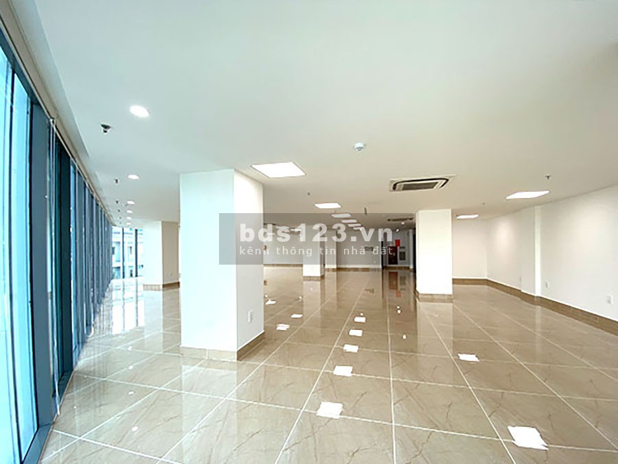 Cho Thuê Tòa Văn Phòng VIP 11 Tầng MP Trần Thái Tông.DT 315m2. Lô Góc. Giá 700tr/th