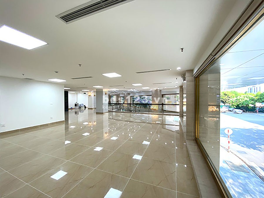 Cho Thuê Tòa Văn Phòng VIP 11 Tầng MP Trần Thái Tông.DT 315m2. Lô Góc. Giá 700tr/th