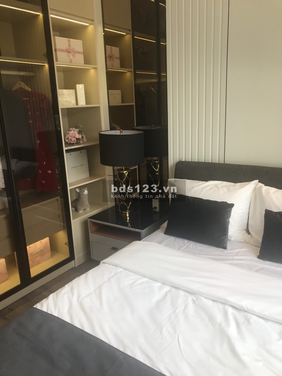 Cần bán lại căn chung cư 53m2, 2PN 2WC giá 1.5tỷ Bcons Plaza. Tặng nội thất 230tr