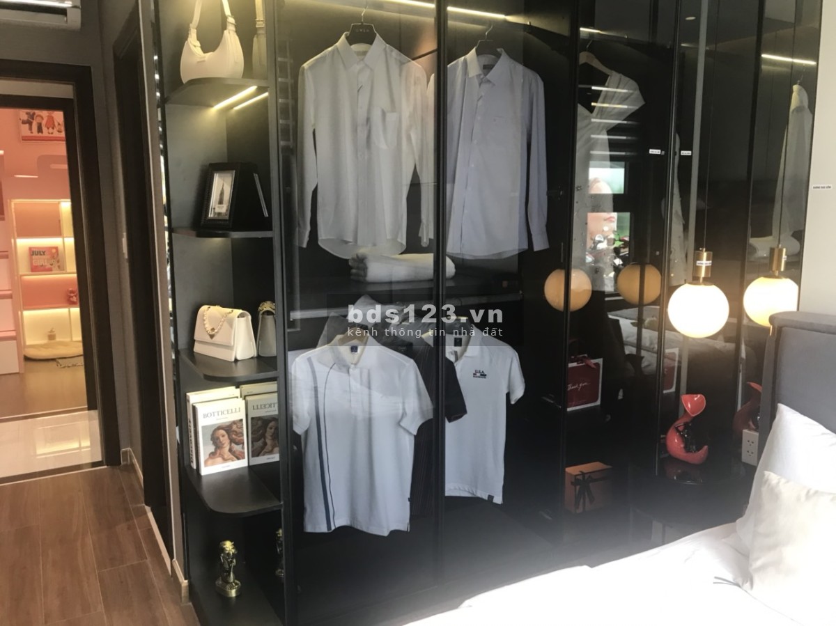 Cần bán lại căn chung cư 53m2, 2PN 2WC giá 1.5tỷ Bcons Plaza. Tặng nội thất 230tr