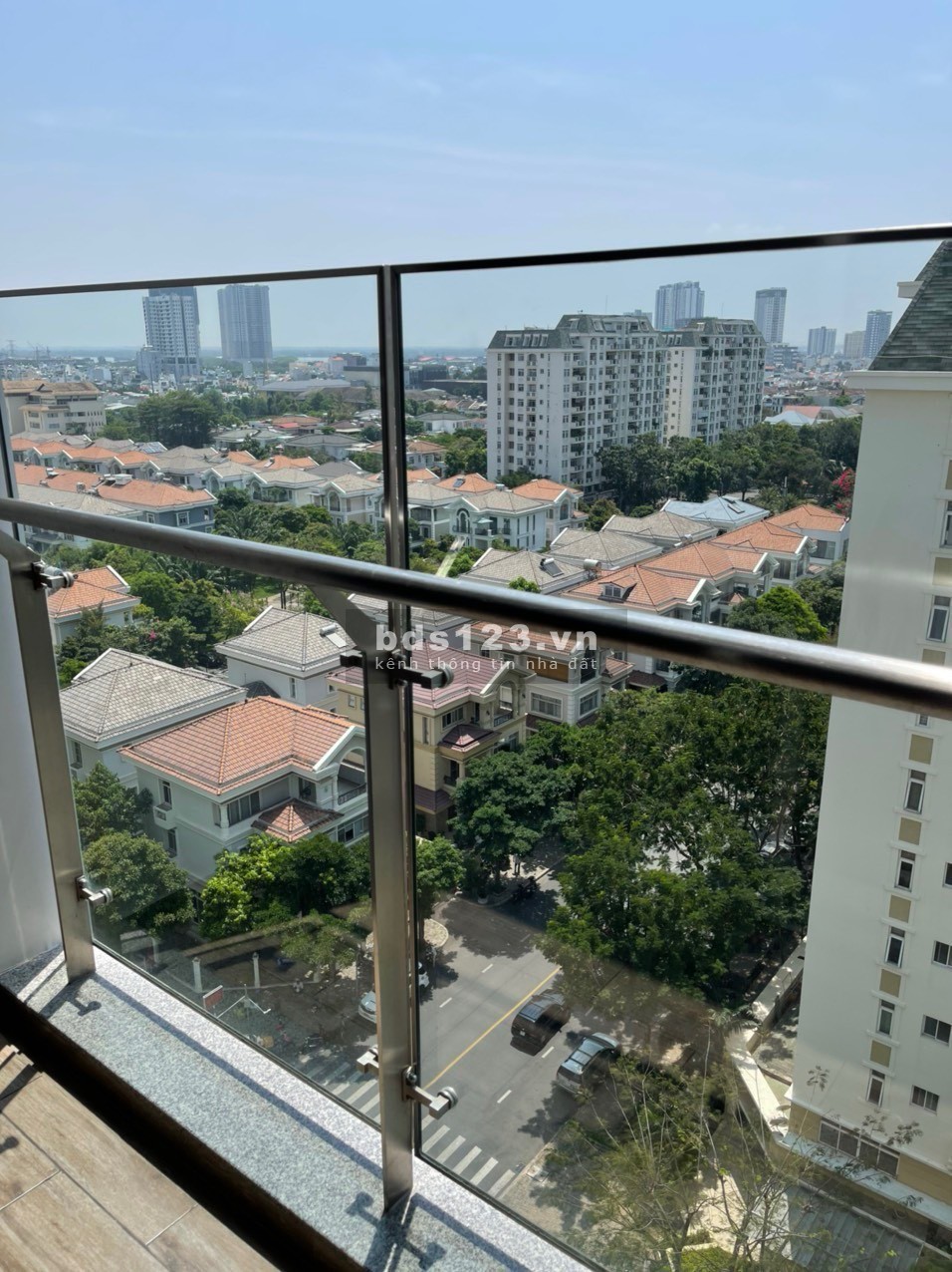 Bán CH Midtow, PMH,Q7, dt:127m2, 3PN, 3WC, 2 ban công, view Đông Nam, giá:10.5 tỷ. LH: 0906611859