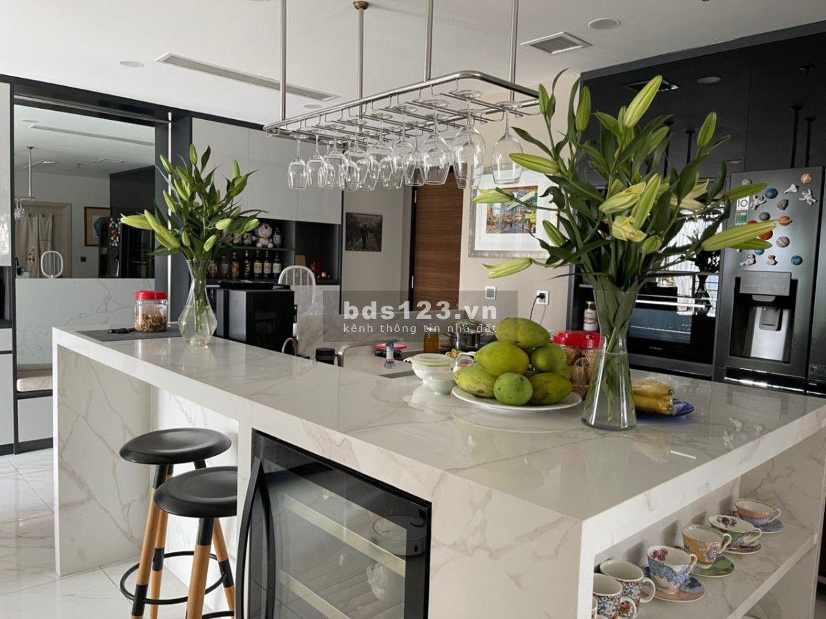 Bán CH Midtow, PMH,Q7, dt:127m2, 3PN, 3WC, 2 ban công, view Đông Nam, giá:10.5 tỷ. LH: 0906611859