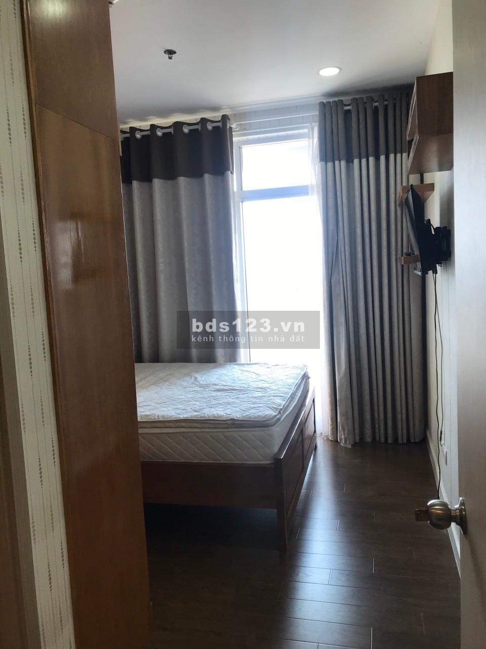 Cho thuê Chung cư đầy đủ nội thất 590 CMT8 - Q3 2pn 80m2 12tr/tháng