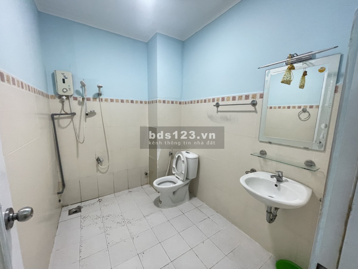 Phòng trọ cao cấp, nội thất căn bản, quận 7, 30m2, có cửa sổ.