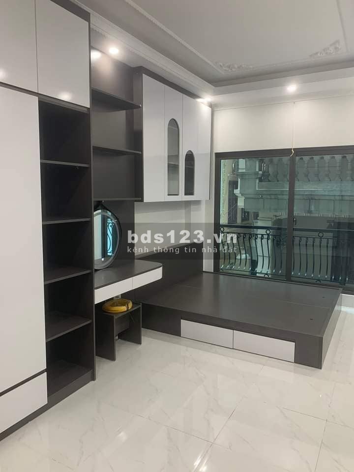 Bán Nhà Gần Đường Ngõ Rộng Lê Duẩn, Đống Đa 41m, 4 tầng, mt 3.2m, giá 7.55 tỷ.