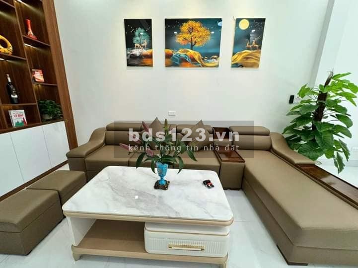 Bán Nhà Gần Đường Ngõ Rộng Lê Duẩn, Đống Đa 41m, 4 tầng, mt 3.2m, giá 7.55 tỷ.