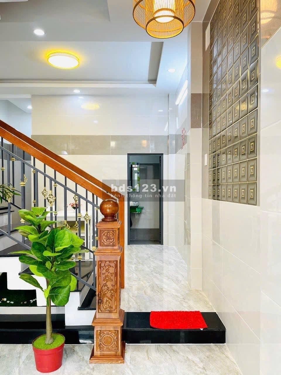 Nhà 36m2 1tỷ950 bán gấp đường Nguyễn Sỹ Sách P15 Tân Bình. Sổ hồng riêng
