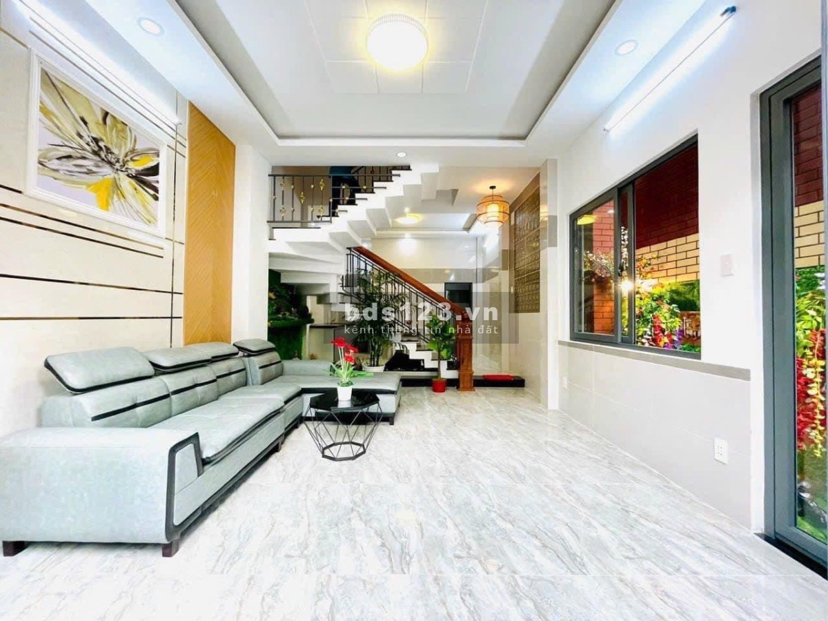 Nhà 36m2 1tỷ950 bán gấp đường Nguyễn Sỹ Sách P15 Tân Bình. Sổ hồng riêng