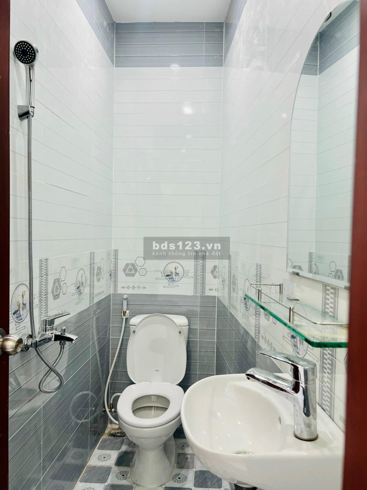 BÁN NHÀ PHỐ 2 LẦU, MẶT TIỀN NGAY CHỢ THUẬN GIAO