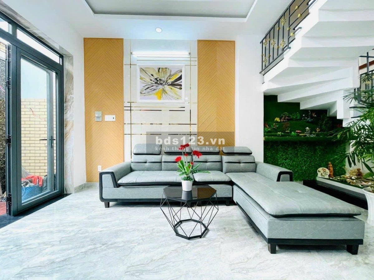 Nhà 36m2 1tỷ950 bán gấp đường Nguyễn Sỹ Sách P15 Tân Bình. Sổ hồng riêng