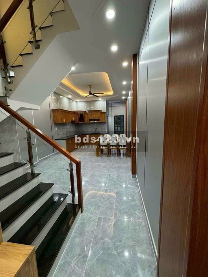BÁN NHÀ PHỐ 2 LẦU, MẶT TIỀN NGAY CHỢ THUẬN GIAO