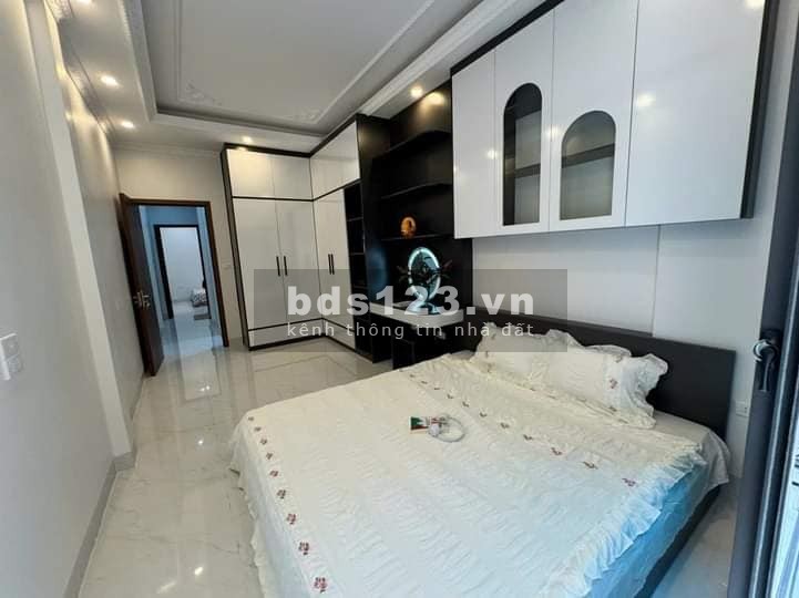 Bán Nhà Gần Đường Ngõ Rộng Lê Duẩn, Đống Đa 41m, 4 tầng, mt 3.2m, giá 7.55 tỷ.