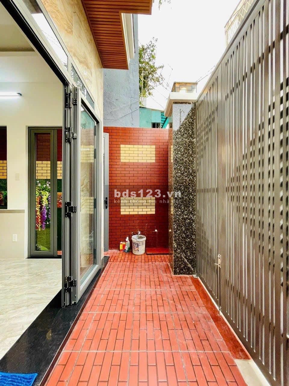 Nhà 36m2 1tỷ950 bán gấp đường Nguyễn Sỹ Sách P15 Tân Bình. Sổ hồng riêng
