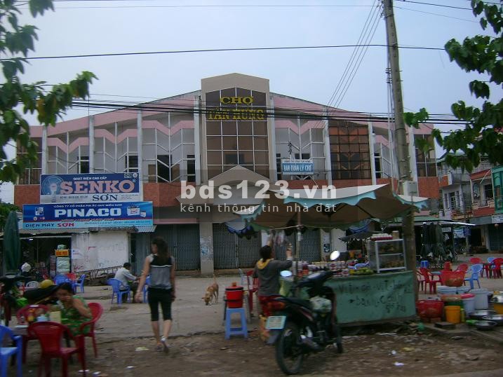 NHÀ BÁN LÔ ĐẤT (30x65=2.000m2) TÁCH 2 SỔ, SHR, 330TRIỆU, SÁT DÂN, GẦN CHỢ, TRƯỜNG HỌC
