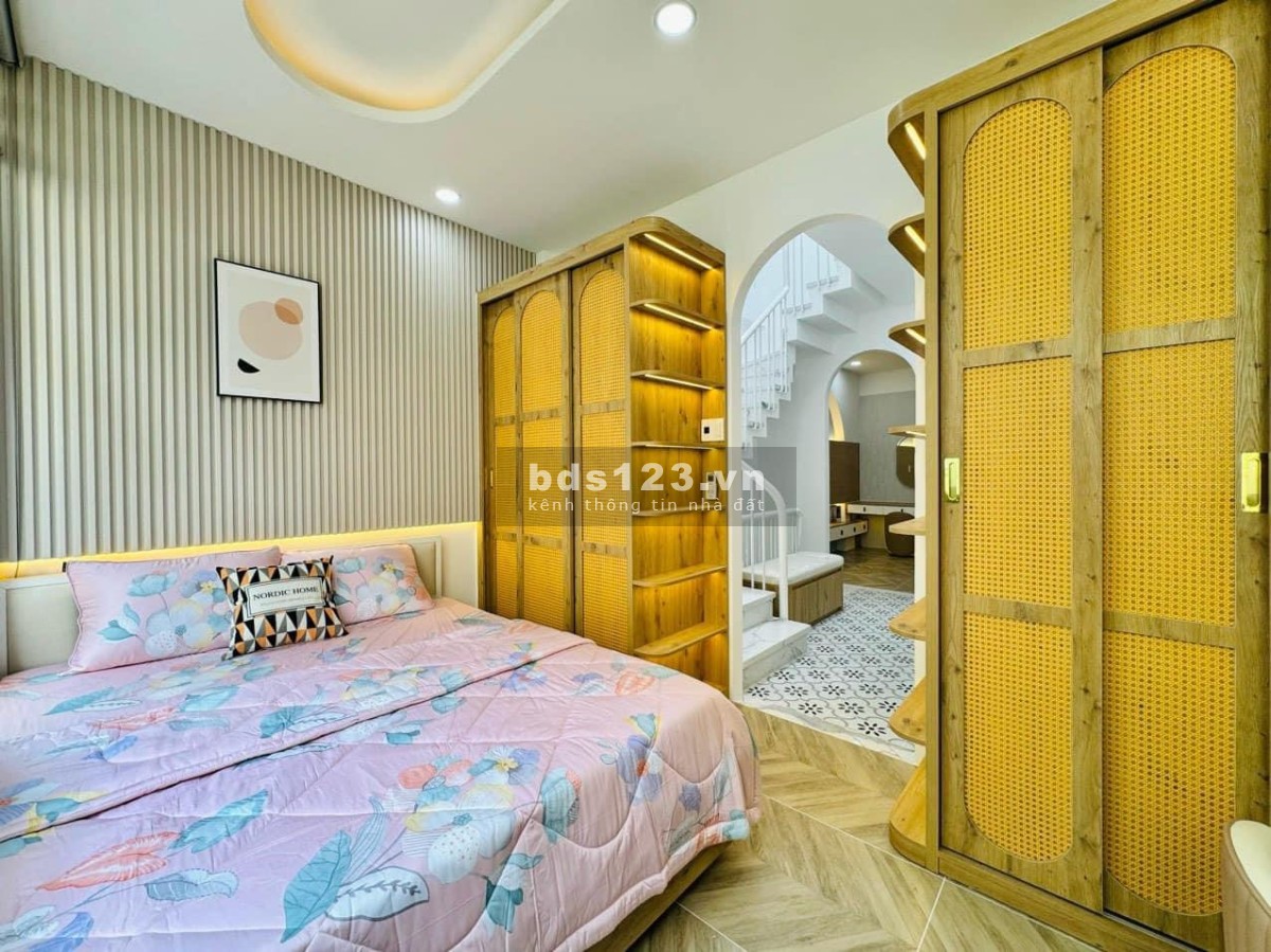 Thiếu vốn kinh doanh bán nhà Nguyễn Phúc Nguyên, P10, Q3. 43m2 sổ hồng riêng chính chủ