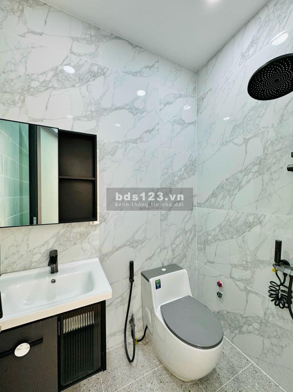 Thiếu vốn kinh doanh bán nhà Nguyễn Phúc Nguyên, P10, Q3. 43m2 sổ hồng riêng chính chủ