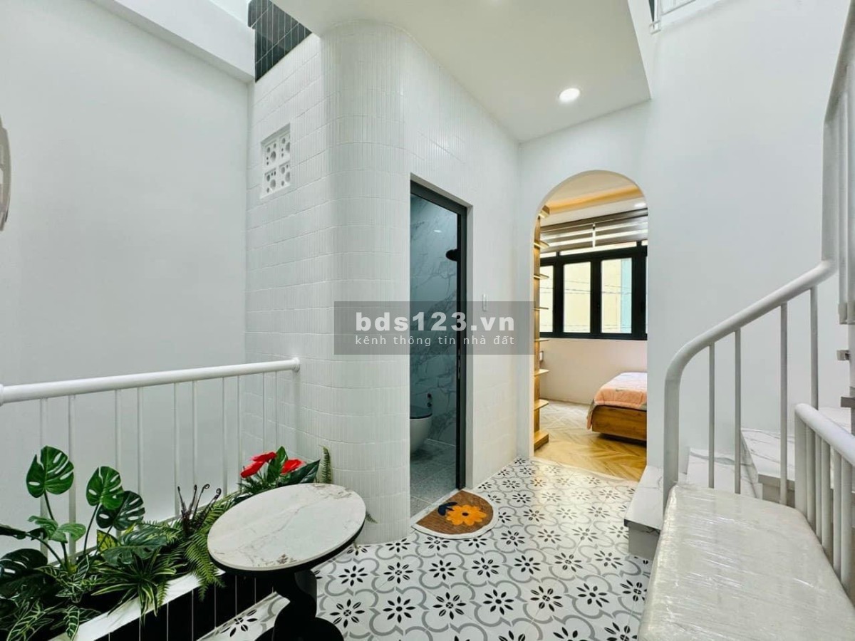 Thiếu vốn kinh doanh bán nhà Nguyễn Phúc Nguyên, P10, Q3. 43m2 sổ hồng riêng chính chủ