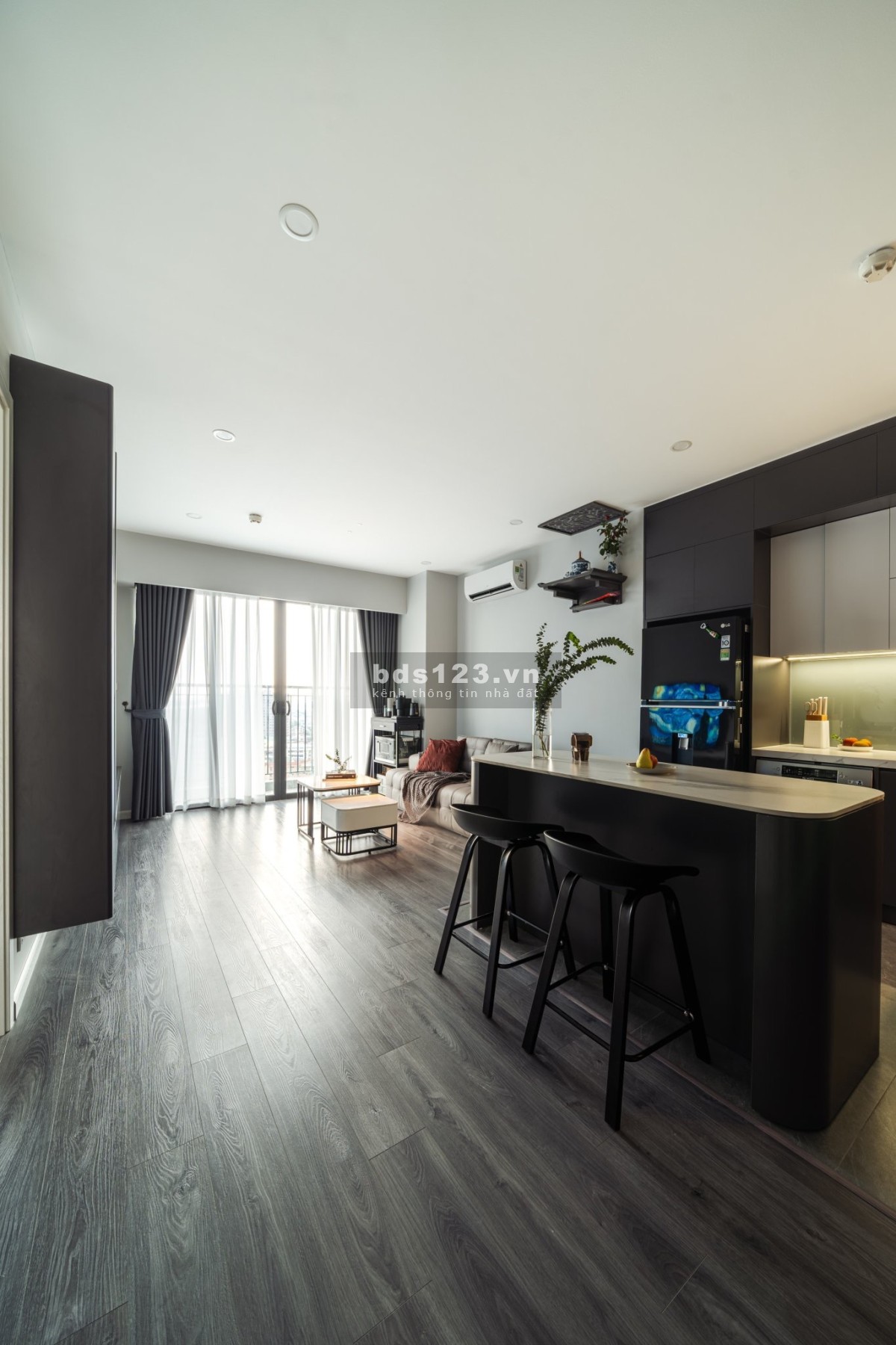 Bán căn 2 phòng ngủ, 65m, tầng cao tại Berriver 390 Nguyễn Văn Cừ, full nội thất xịn sò giá 4,1 tỷ.