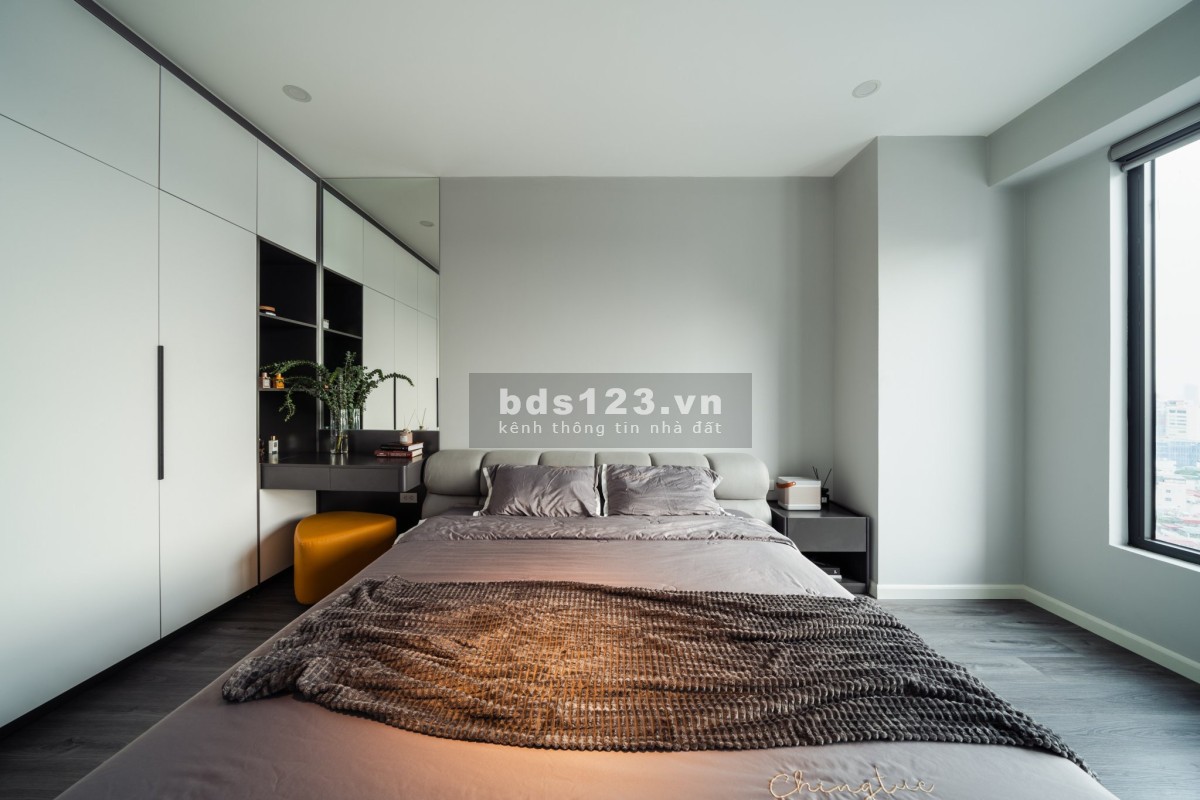 Bán căn 2 phòng ngủ, 65m, tầng cao tại Berriver 390 Nguyễn Văn Cừ, full nội thất xịn sò giá 4,1 tỷ.