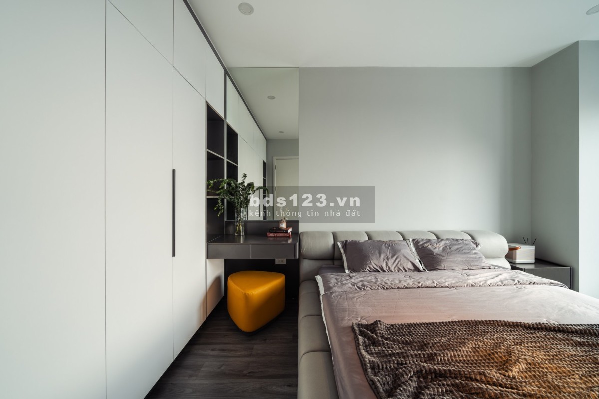Bán căn 2 phòng ngủ, 65m, tầng cao tại Berriver 390 Nguyễn Văn Cừ, full nội thất xịn sò giá 4,1 tỷ.