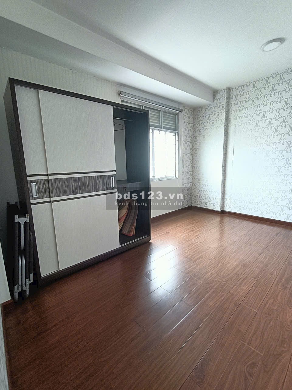 Chung cư Miếu Nổi căn 2p ngủ, 2wc, 70m2, giá 12tr,có ban công