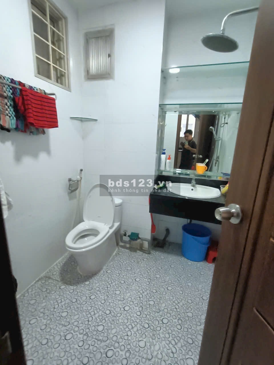 Chung cư Miếu Nổi căn 2p ngủ, 2wc, 70m2, giá 12tr,có ban công