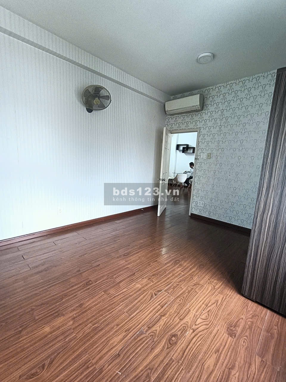 Chung cư Miếu Nổi căn 2p ngủ, 2wc, 70m2, giá 12tr,có ban công