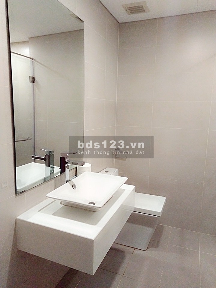 MILLENNIUM Q4 Bến Vân Đồn apartment for rent 2BR, 2WC 65m2, 19millionVND