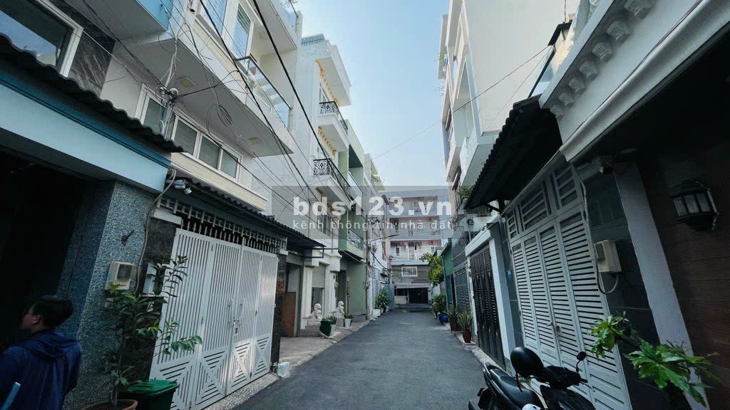 Bán nhà: Đường Hoàng Diệu 2, Linh Chiểu, Thủ Đức, 4 tầng mới đẹp, 60m2, 9.5 tỷ