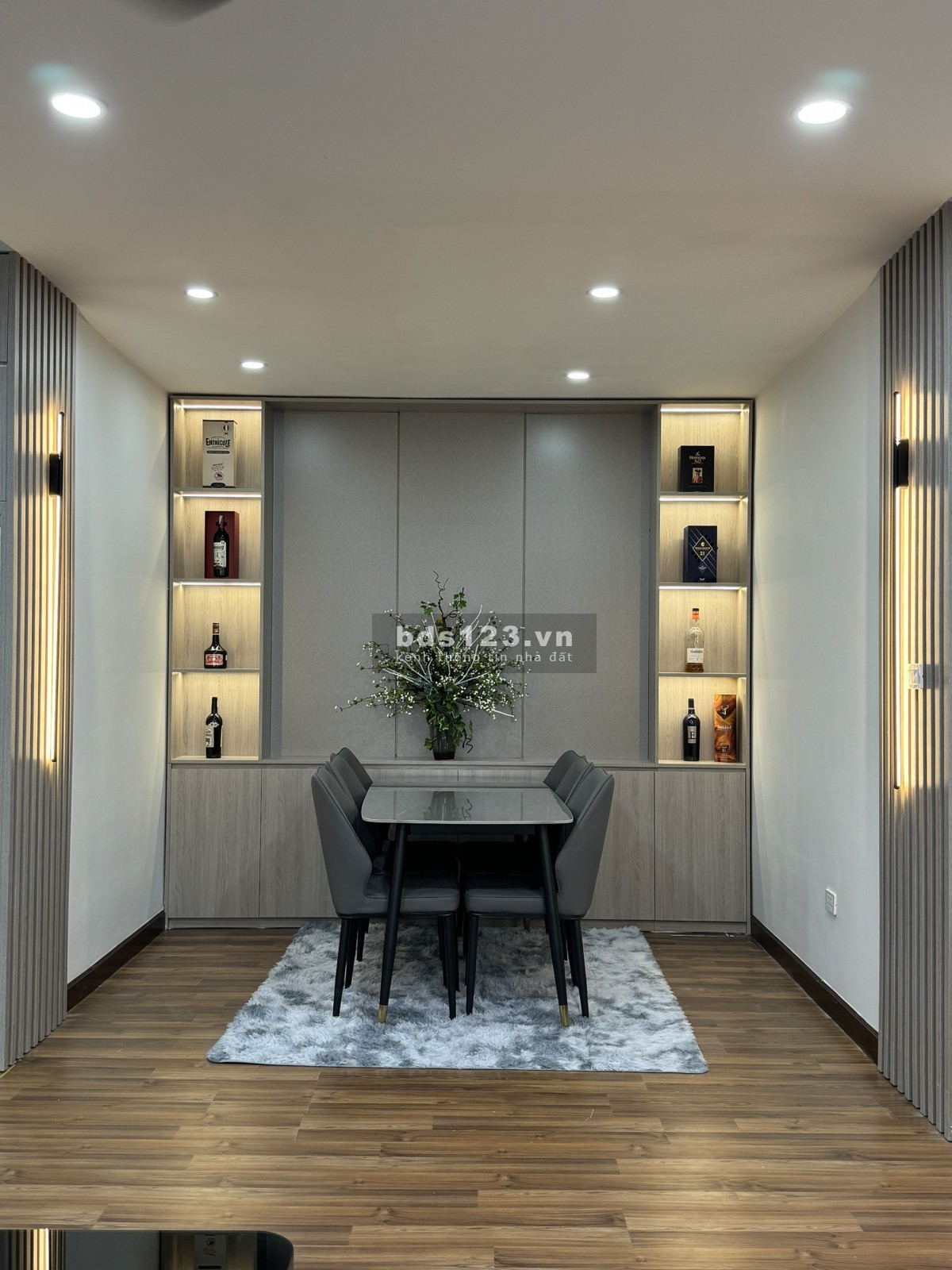 Cắt lỗ 3 ngủ 135m tòa D, giá rẻ hơn thị trường 300 triệu. Hỗ trợ vay