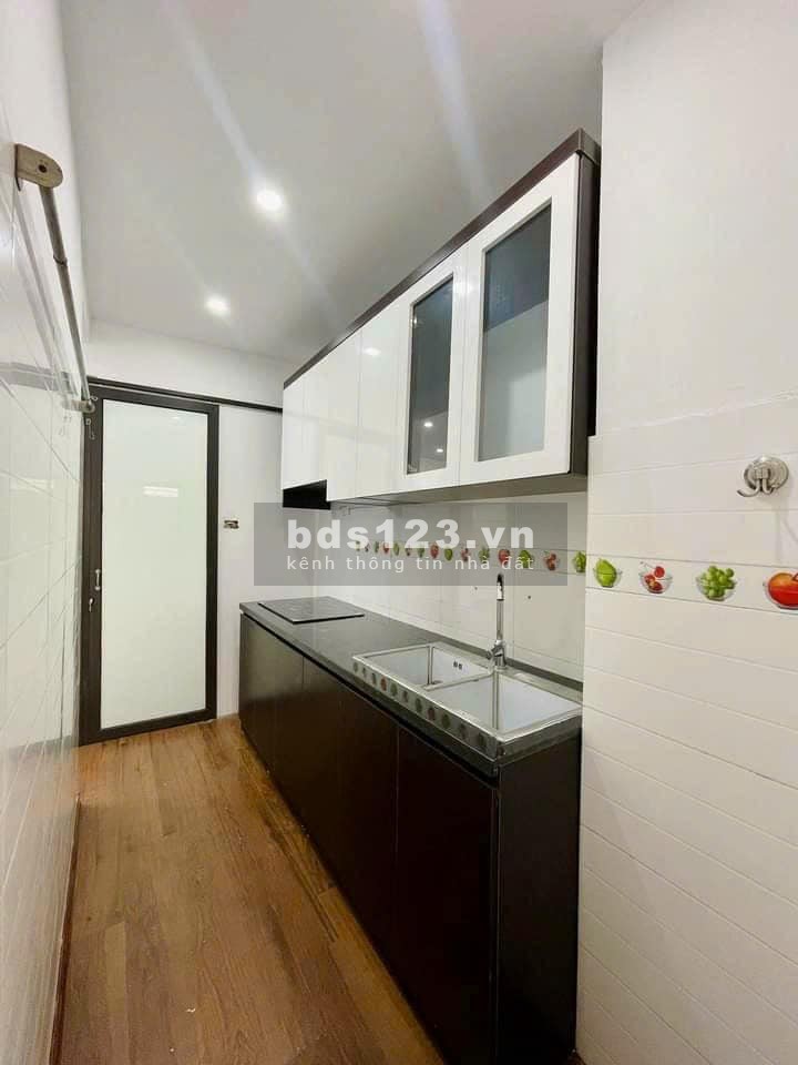 Bán Nhà Gần Đường Tôn Đức Thắng, Đống Đa 55m, giá 2.28 tỷ.