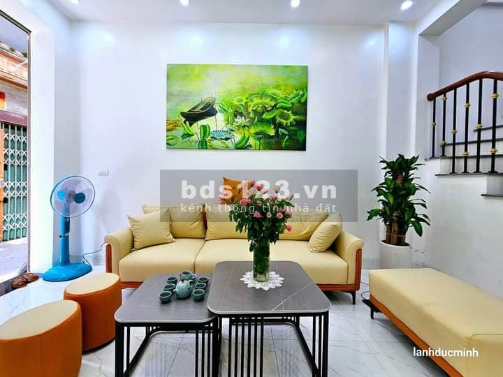 Bán Nhà Vừa Kinh Doanh Vừa Ở Đường Hoàng Mai 32m, 5 tầng, mt 3.3m, giá 6.9 tỷ.