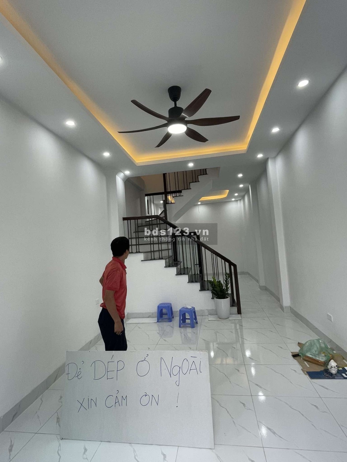  42 M2 - CHỈ 3,85 TỶ - 4 TẦNG - Ô TÔ ĐỖ CỬA - DÂN XÂY - BẮC TỪ LIÊM.