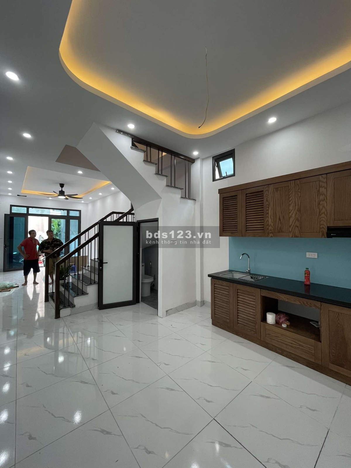  42 M2 - CHỈ 3,85 TỶ - 4 TẦNG - Ô TÔ ĐỖ CỬA - DÂN XÂY - BẮC TỪ LIÊM.
