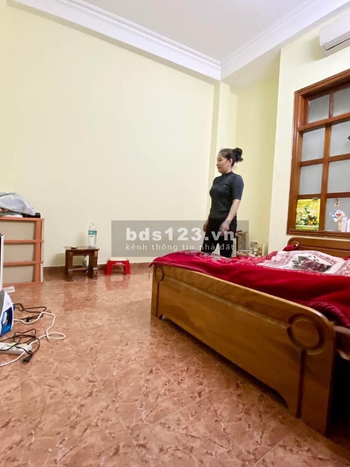 5.7 tỷ nhà Hoàng Hoa Thám - 49m2 - 4 tầng - Ngõ thông - Bán gấp
