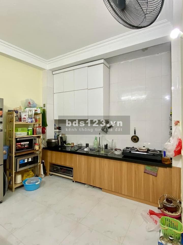 5.7 tỷ nhà Hoàng Hoa Thám - 49m2 - 4 tầng - Ngõ thông - Bán gấp