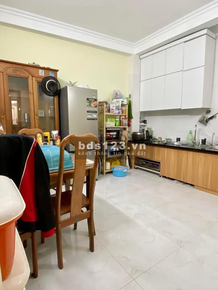 5.7 tỷ nhà Hoàng Hoa Thám - 49m2 - 4 tầng - Ngõ thông - Bán gấp
