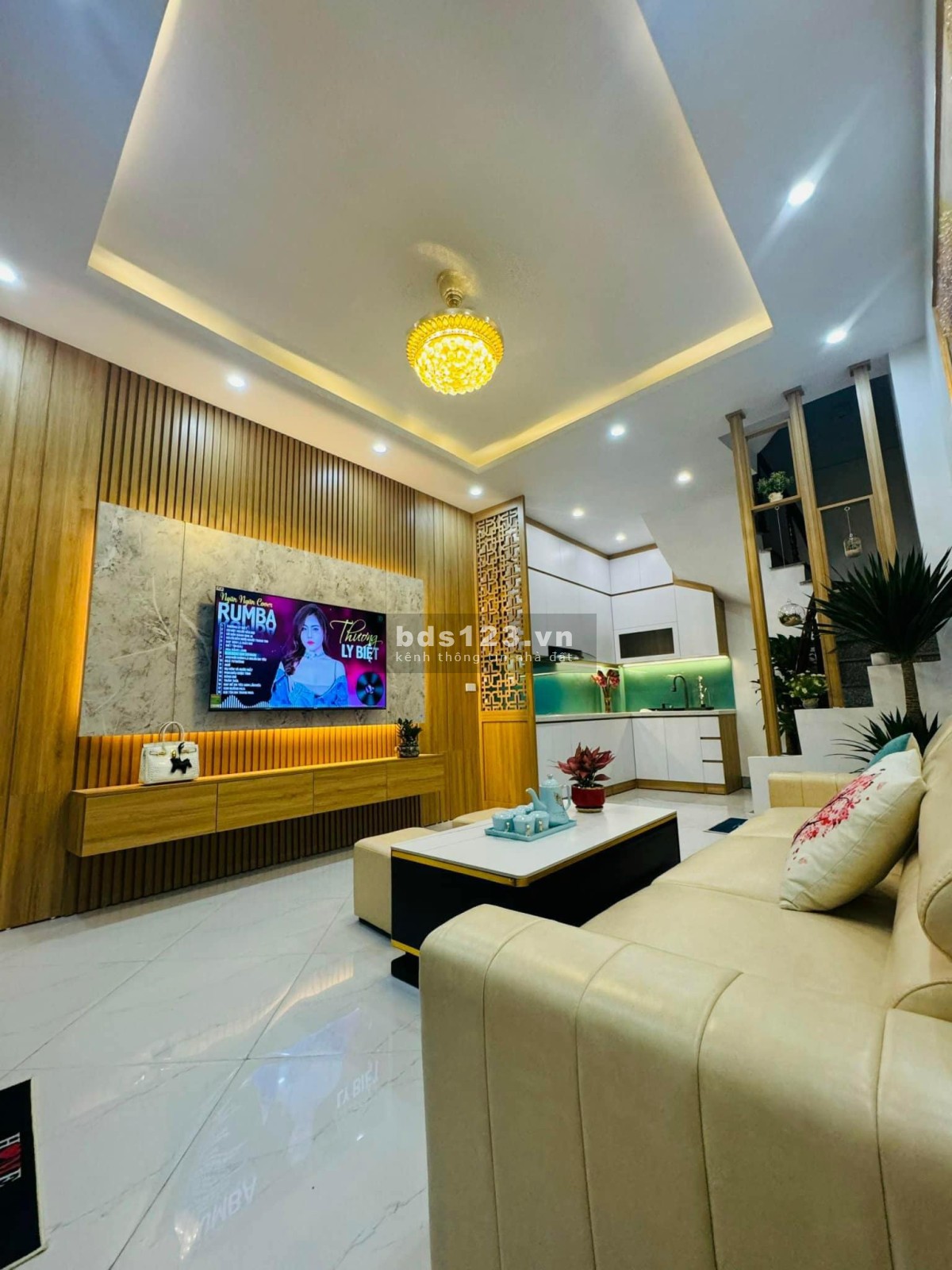 6.39 tỷ nhà Hoàng Hoa Thám - 30m2 - 5 tầng - Ngõ thông - Đường thoáng