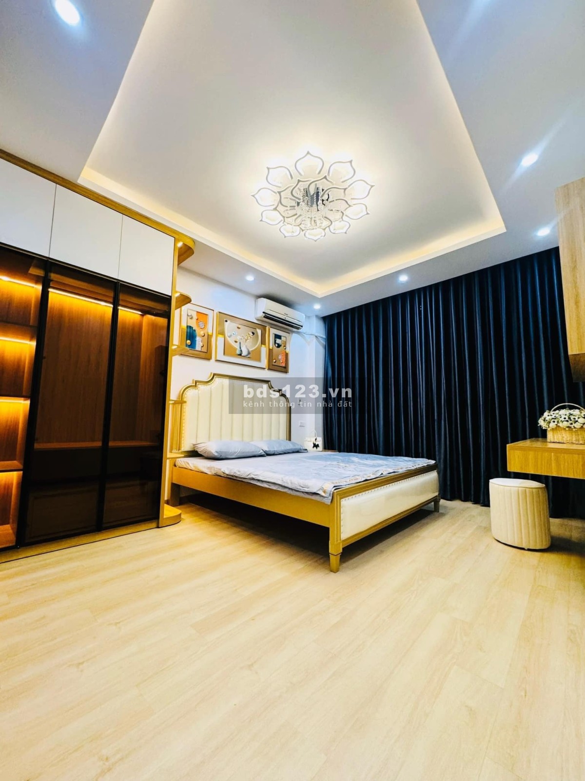 6.39 tỷ nhà Hoàng Hoa Thám - 30m2 - 5 tầng - Ngõ thông - Đường thoáng