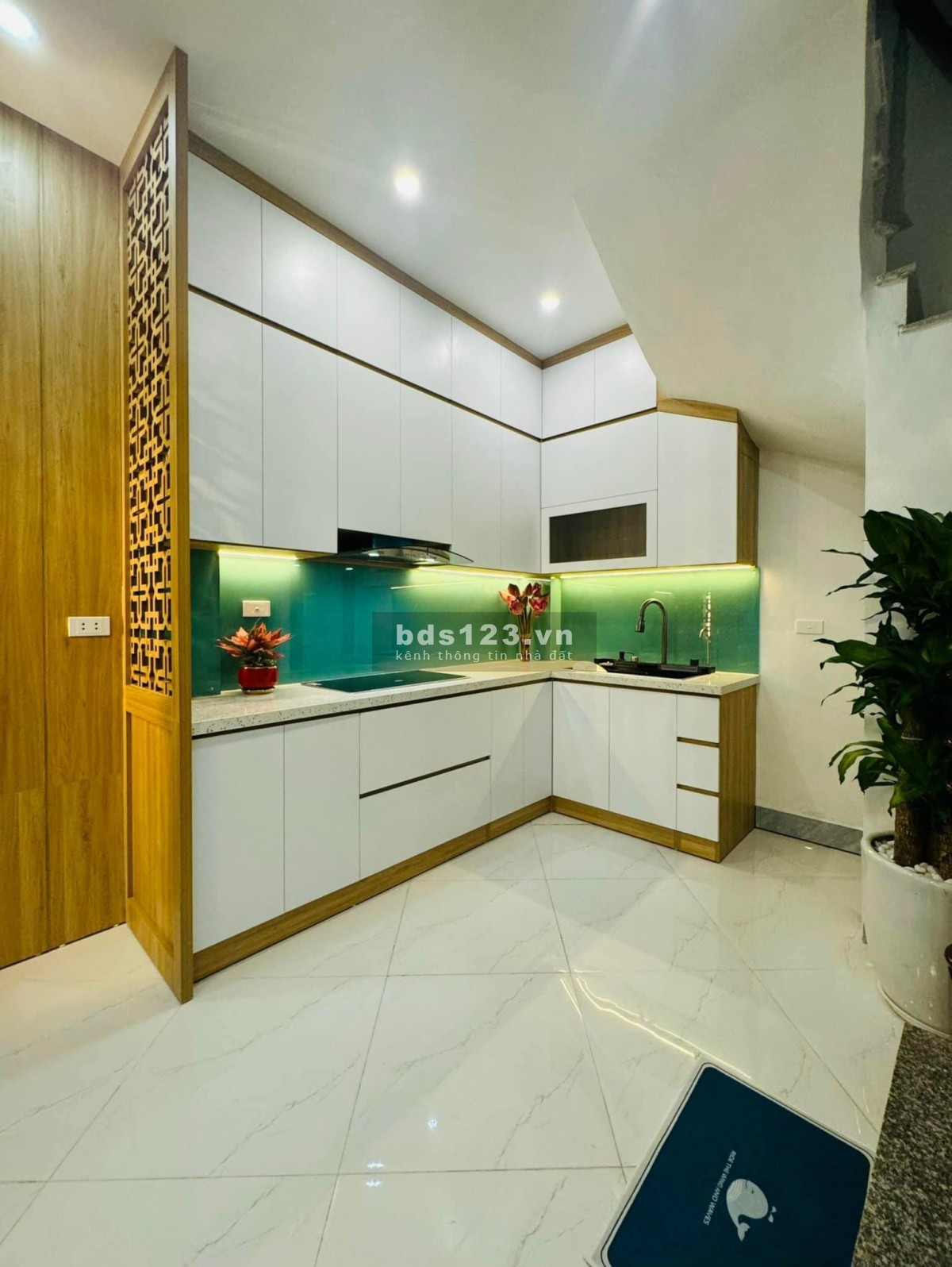 6.39 tỷ nhà Hoàng Hoa Thám - 30m2 - 5 tầng - Ngõ thông - Đường thoáng