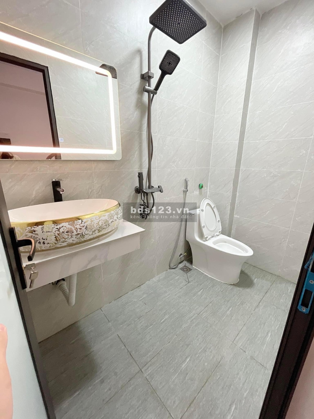 6.39 tỷ nhà Hoàng Hoa Thám - 30m2 - 5 tầng - Ngõ thông - Đường thoáng