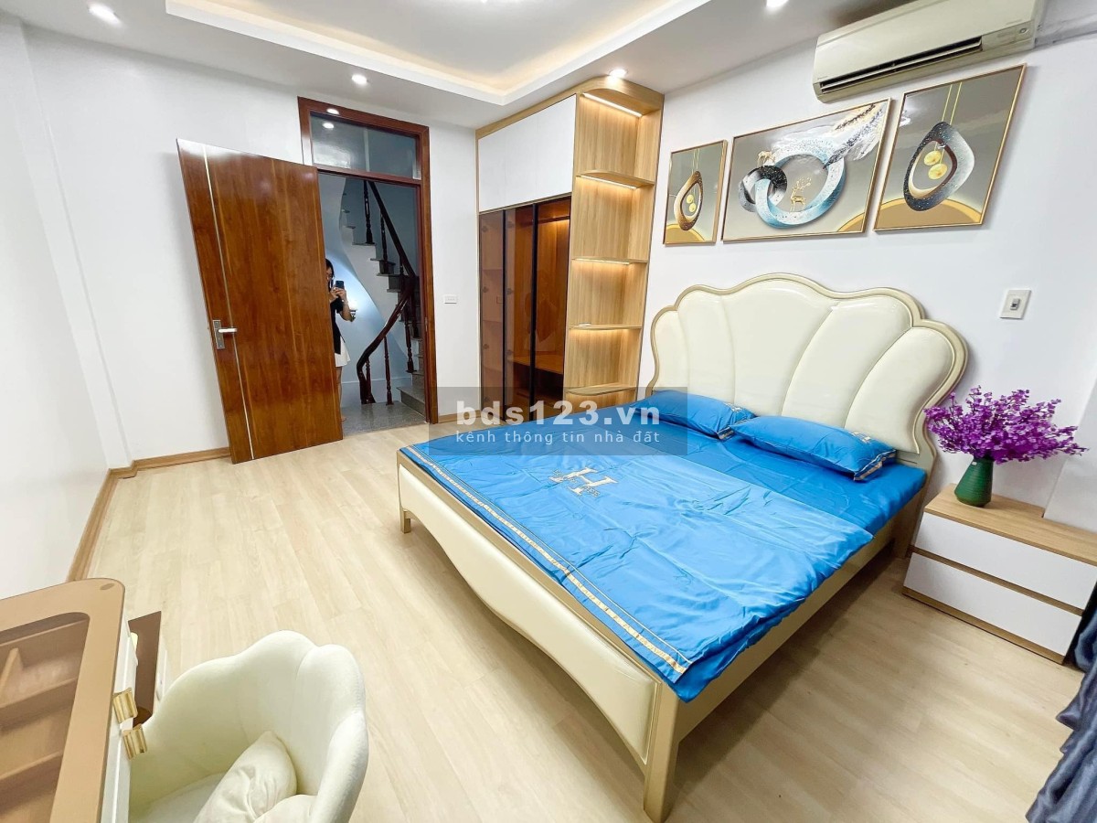 6.39 tỷ nhà Hoàng Hoa Thám - 30m2 - 5 tầng - Ngõ thông - Đường thoáng