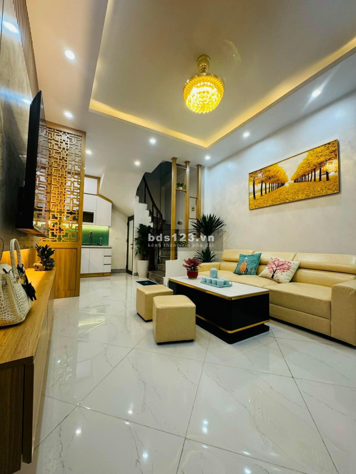 6.39 tỷ nhà Hoàng Hoa Thám - 30m2 - 5 tầng - Ngõ thông - Đường thoáng