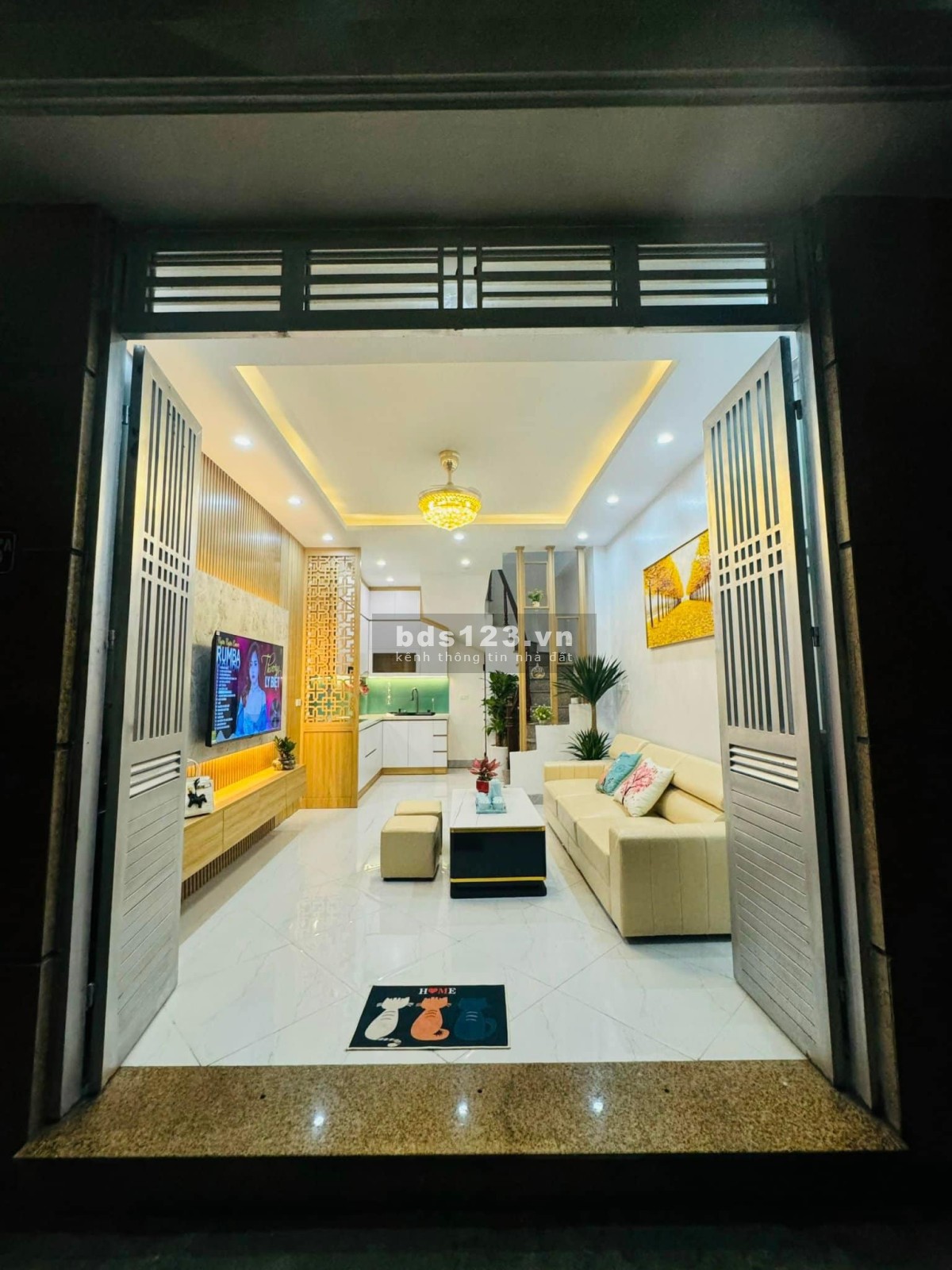 6.39 tỷ nhà Hoàng Hoa Thám - 30m2 - 5 tầng - Ngõ thông - Đường thoáng