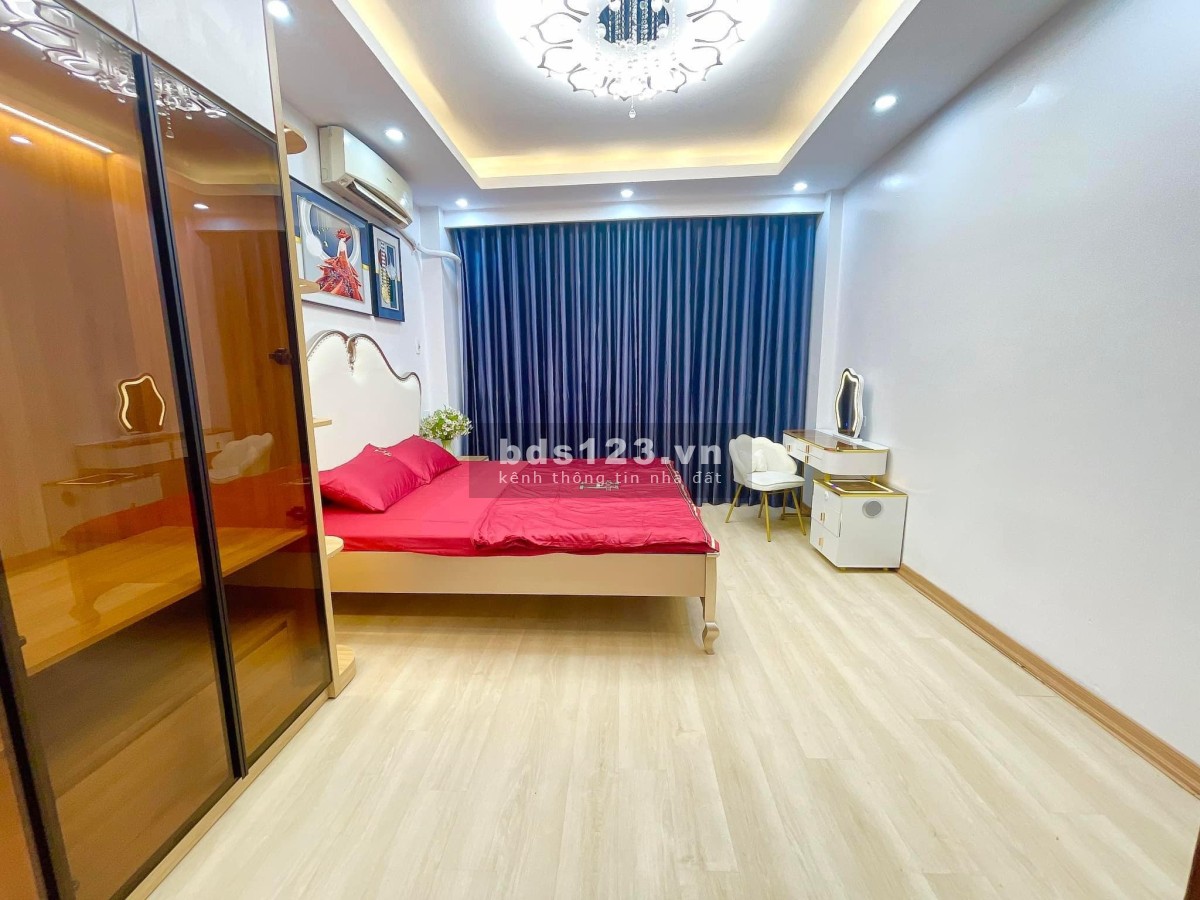 6.39 tỷ nhà Hoàng Hoa Thám - 30m2 - 5 tầng - Ngõ thông - Đường thoáng