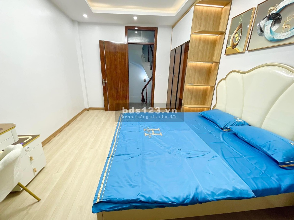 6.39 tỷ nhà Hoàng Hoa Thám - 30m2 - 5 tầng - Ngõ thông - Đường thoáng