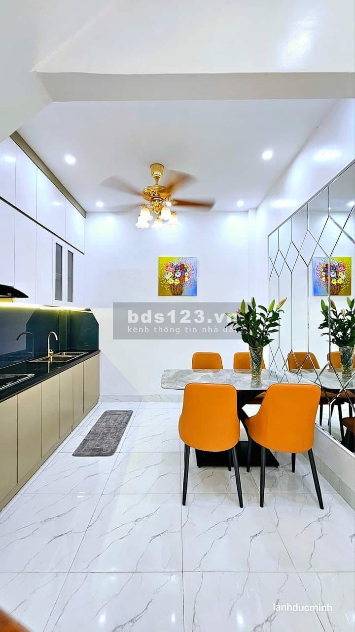 Bán Nhà Vừa Kinh Doanh Vừa Ở Đường Hoàng Mai 32m, 5 tầng, mt 3.3m, giá 6.9 tỷ.