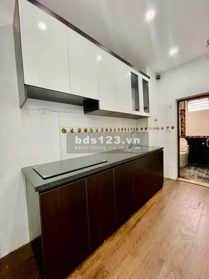 Bán Nhà Gần Đường Tôn Đức Thắng, Đống Đa 55m, giá 2.28 tỷ.