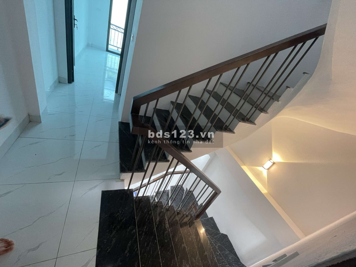  42 M2 - CHỈ 3,85 TỶ - 4 TẦNG - Ô TÔ ĐỖ CỬA - DÂN XÂY - BẮC TỪ LIÊM.